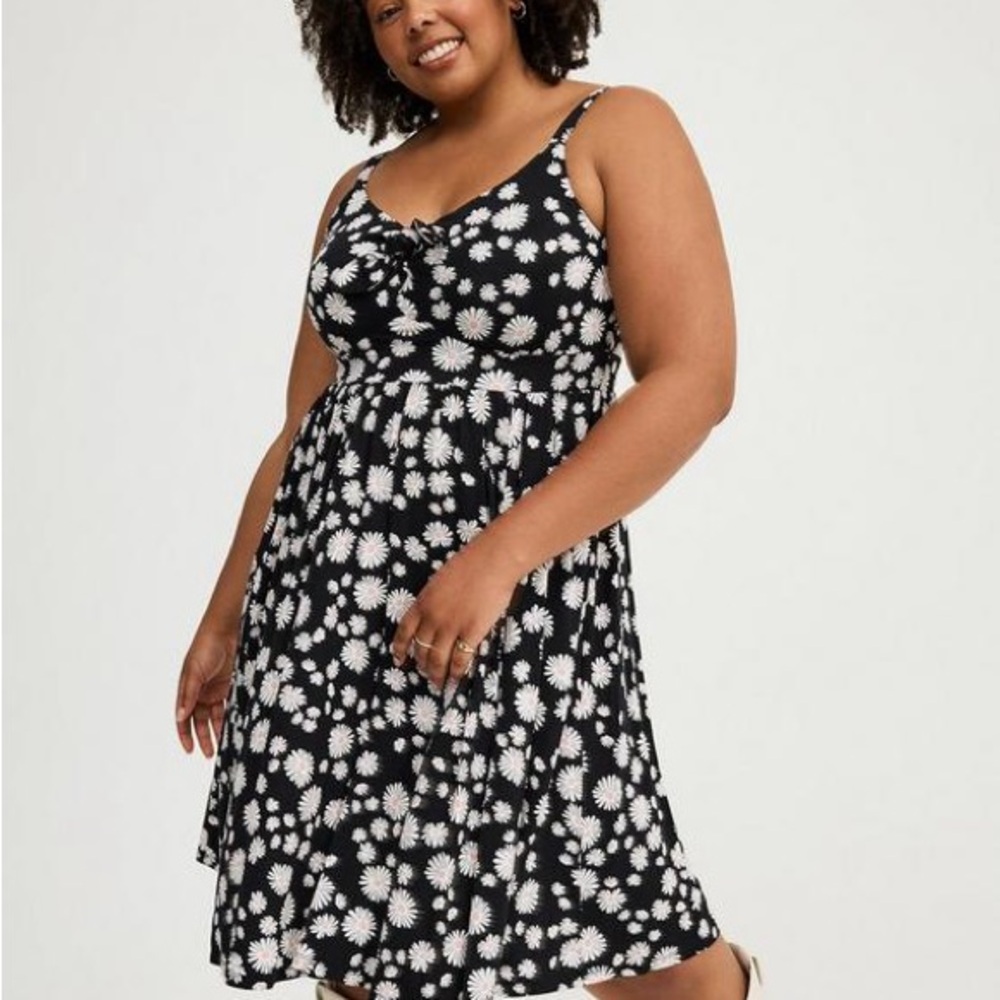 torrid Black Midi Dress with White Daisy Print - Picture 5 of 10